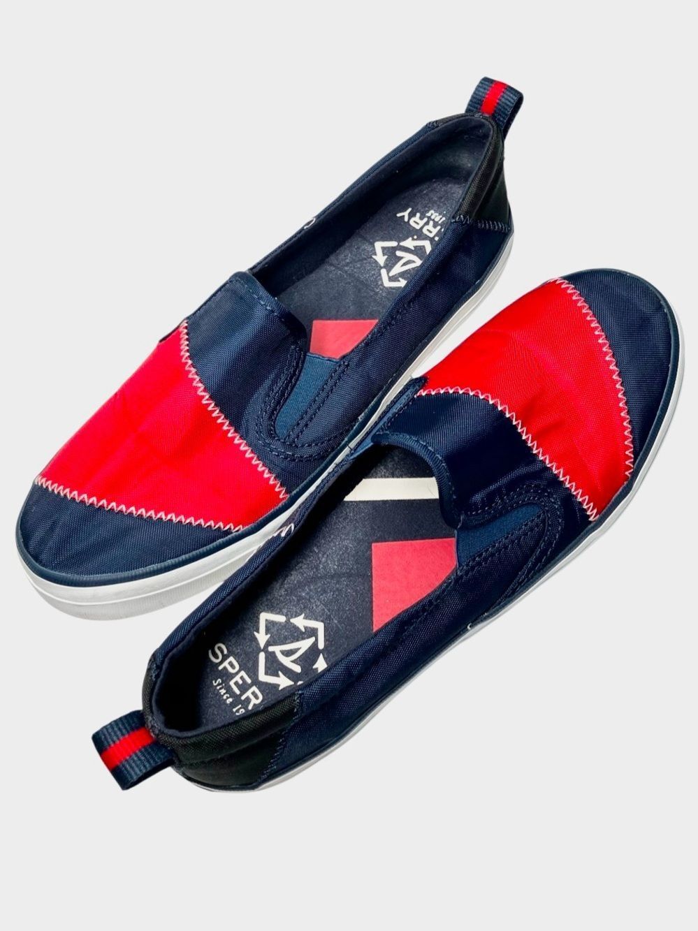 Sperry Crest Twin Gore BIONIC Slip Ons in Blue/Red Women’s 7 1/2